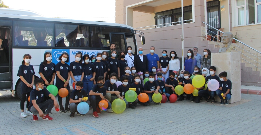ODAMIZ SPONSOR OLDU, MOTİVASYON OTOBÜSÜ HATAY’DA ÖĞRENCİLERLE BULUŞTU